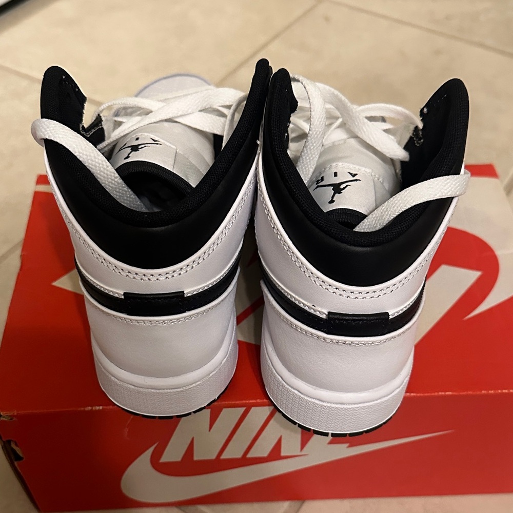 Jordan Reverse Panda - Picture 4 of 5